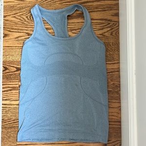 Lululemon women’s tank top, size 6, blue
